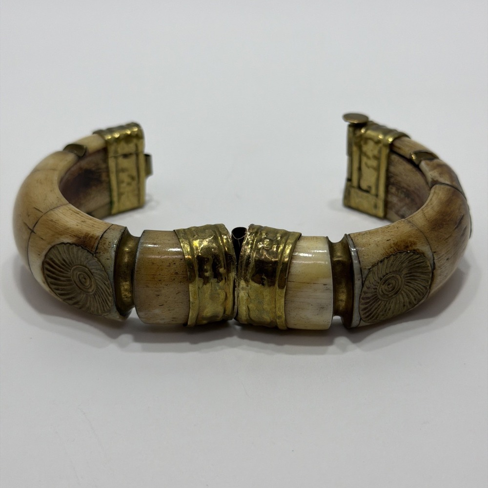 Vintage Carved Stone Brass Pull Pin Hinged Bangle Bracelet Light Beige India